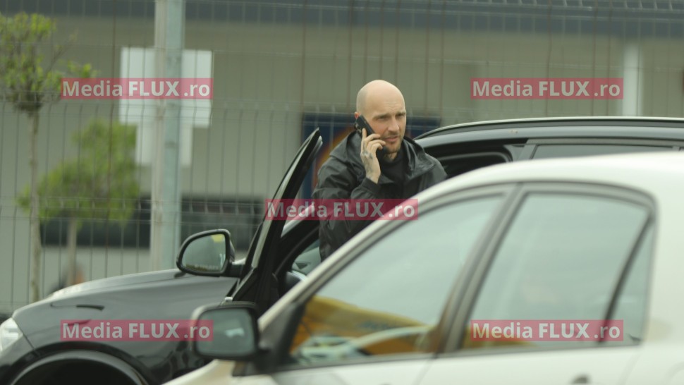 Cătălin Bordea nu scapă de fani nici când e la coadă la benzinărie | FOTO PAPARAZZI