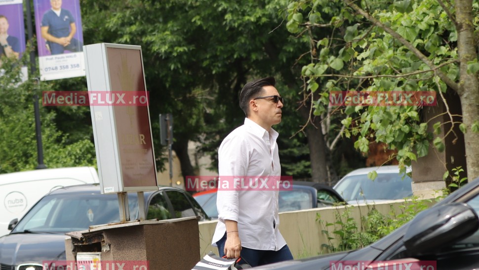 George Buhnici vrea să se pună bine cu cineva  Sau... este doar un gest de bonton  | FOTO PAPARAZZI
