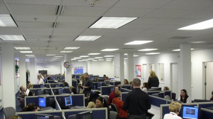 Operatorii call-center obligați să răspundă la apeluri în maximum 5 minute. Se dau amenzi de până la 100.000 de lei