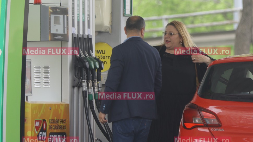 Diana Şoşoacă a obținut ordin de protecţie împotriva soţului. Polițiștii îl caută să-i monteze brăţăra electronică