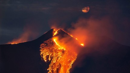 Alertă roșie de protecție civilă Vulcanul Etna este pe cale să erupă