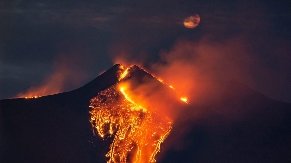 Alertă roșie de protecție civilă Vulcanul Etna este pe cale să erupă