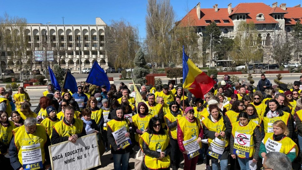 Greva generală din educație continuă Sindicaliștii amenință cu ieșiri masive în stradă