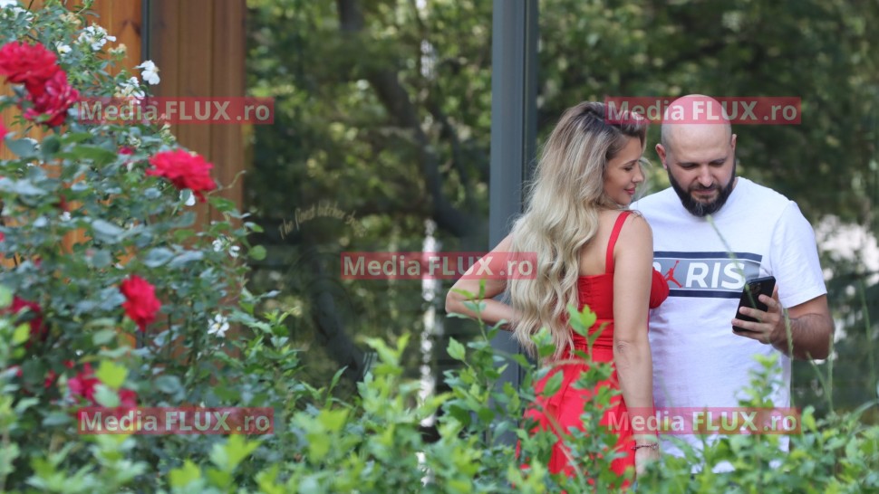 Superb Găsește și tu pe cineva care să se uite la tine cum se uită Ghenu la Lora | FOTO PAPARAZZI