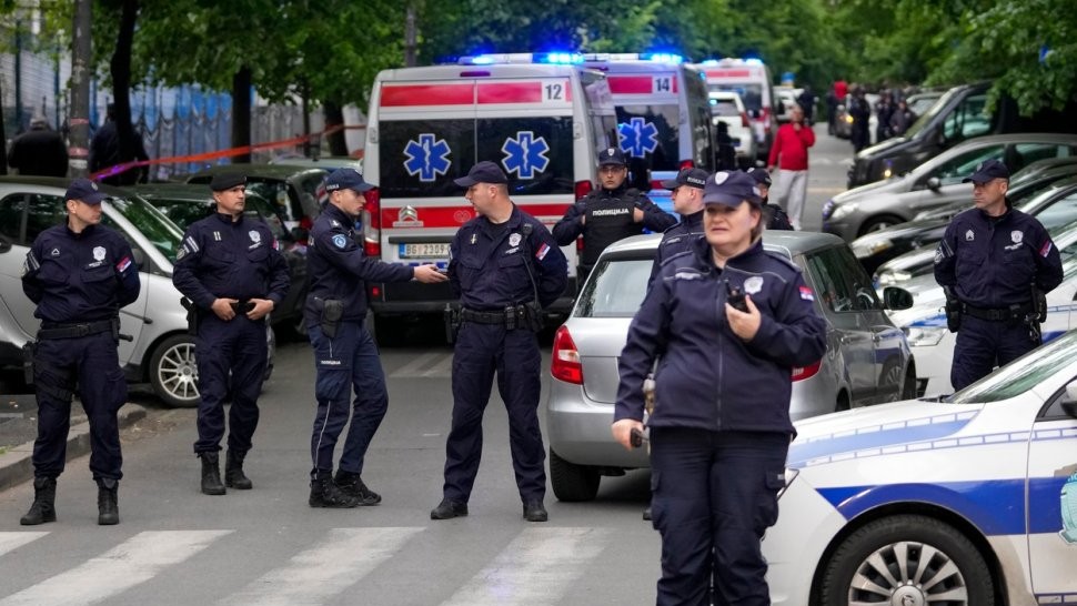 Sârbii obligați să preda armele deținute ilegal. Nu vor fi sancționați nici întrebați de unde le au