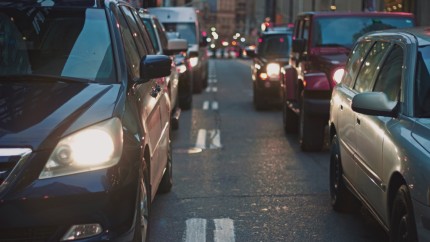 Atenție șoferi Va fi obligatoriu să faceți asta pe toate drumurile din țară pe timp de zi. Ce prevede proiectul de lege