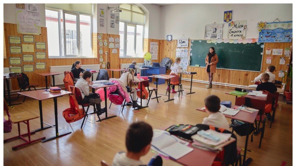 S-au închis școlile din cauza ninsorii abundente în patru județe din țară. Unde se fac cursuri online