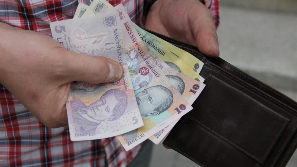 România sub avalanșa scumpirilor. Prețul la curent a crescut cu aproape 63 într-o lună. Alimentele devin de neatins