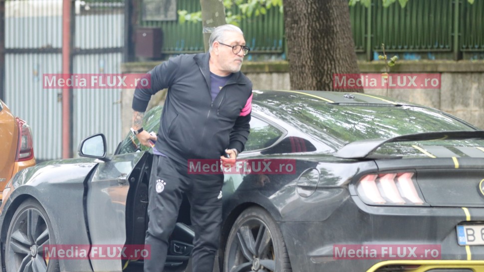 Serghei Mizil sparge străzile Capitalei cu mașina lui de tinerel în putere | FOTO PAPARAZZI