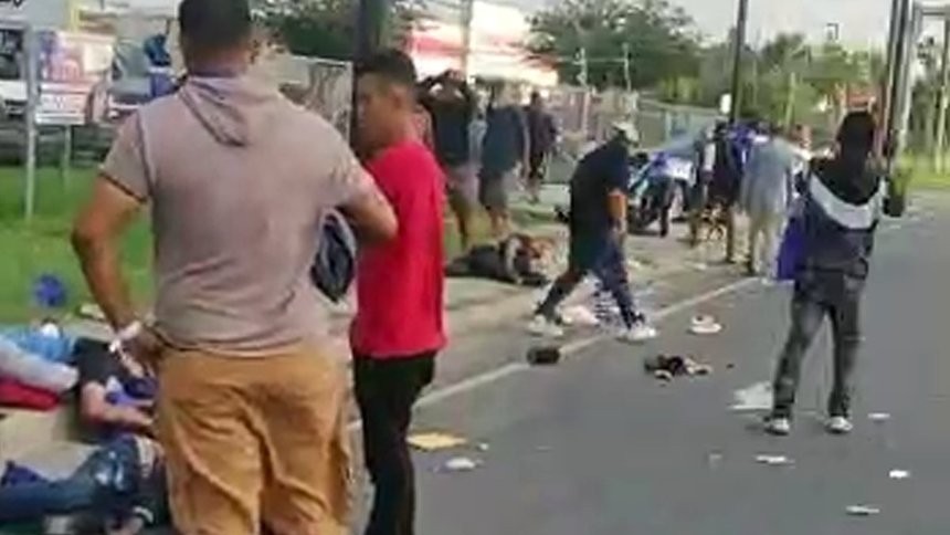 Un nou atac în SUA Șapte imigranți au fost uciși după ce o persoană a intrat cu o mașină într-o stație de autobuz din Texas