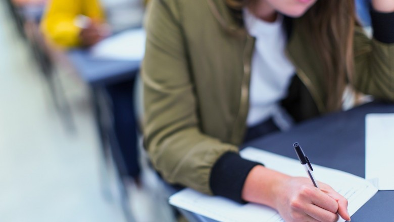 Elevă de clasa a XII-a care a dat BAC-ul în maternitate. A născut după a doua probă