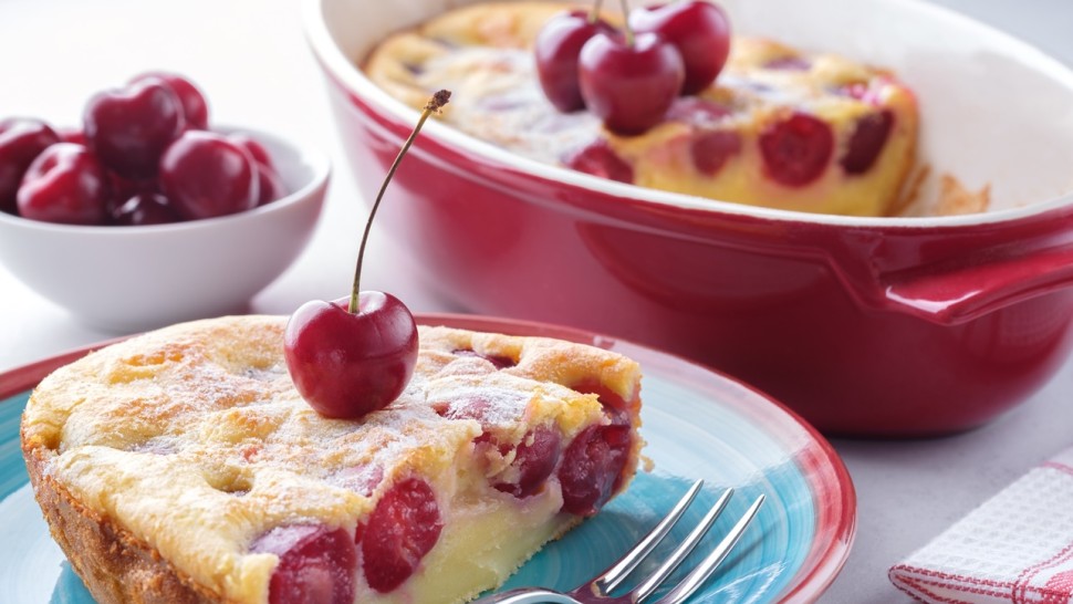 Rețetă prăjitură clafoutis cu vișine. Ideală pentru acest sezon