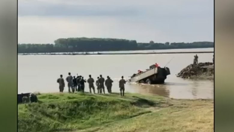 O blindată Piranha 3 a Armatei Române s-a scufundat în timpul unui exercițiu NATO