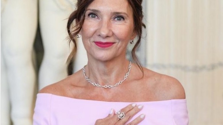 În plină grevă a profesorilor profa Carmen Iohannis a ales să poarte bijuterii de peste 12 mii de euro