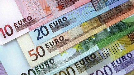 Avertismentul unui profesor de economie. Euro ar putea ajunge la 7 lei