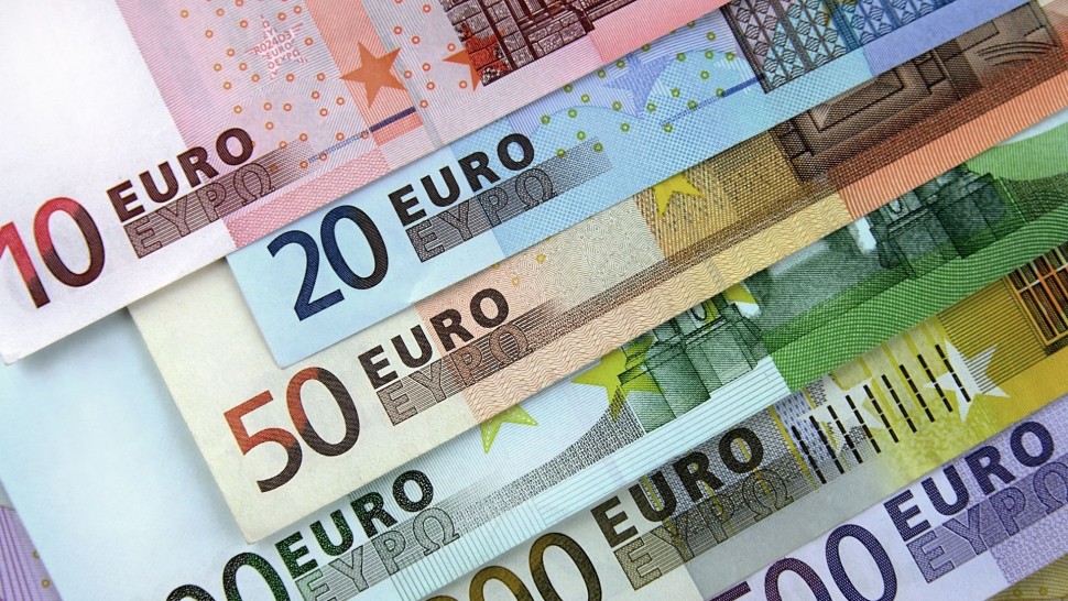 Avertismentul unui profesor de economie. Euro ar putea ajunge la 7 lei