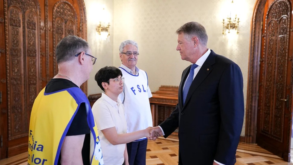 O elevă din Constanța a negociat cu Iohannis salariile profesorilor. Ce i-a spus președintelui
