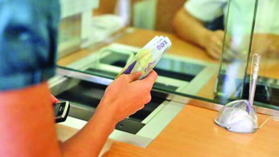 Băncile sunt obligate să plătească o compensație mai mare decât ratele lunare achitate