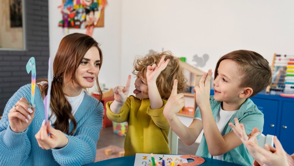 Cursuri de prim ajutor nutriție și etică pentru educatoare și îngrijitoare. 20.000 de cadre vor fi instruite