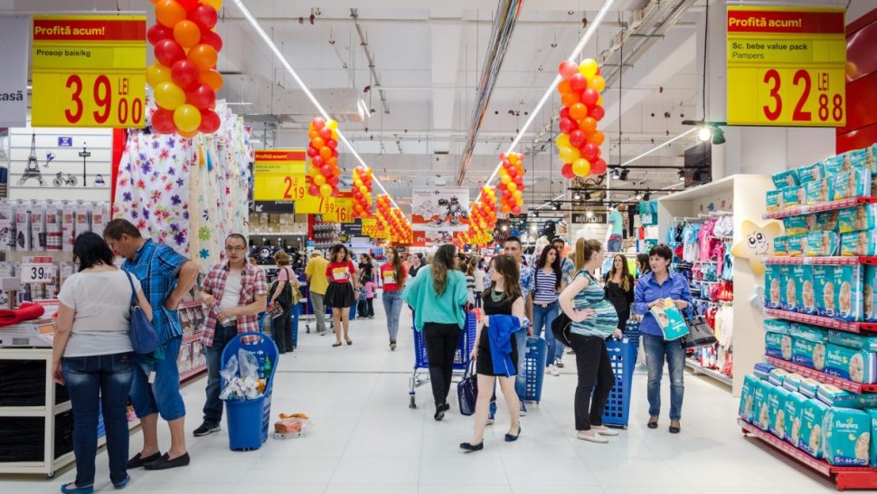 Marii retaileri sunt de acord cu ieftinirea produselor de bază propusă de Guvernul Ciolacu