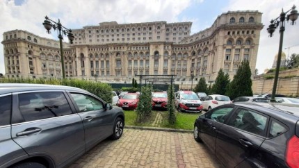 Unii oficiali români rămân fără mașini de serviciu pe perioada verii. Unde se reduc cheltuielile