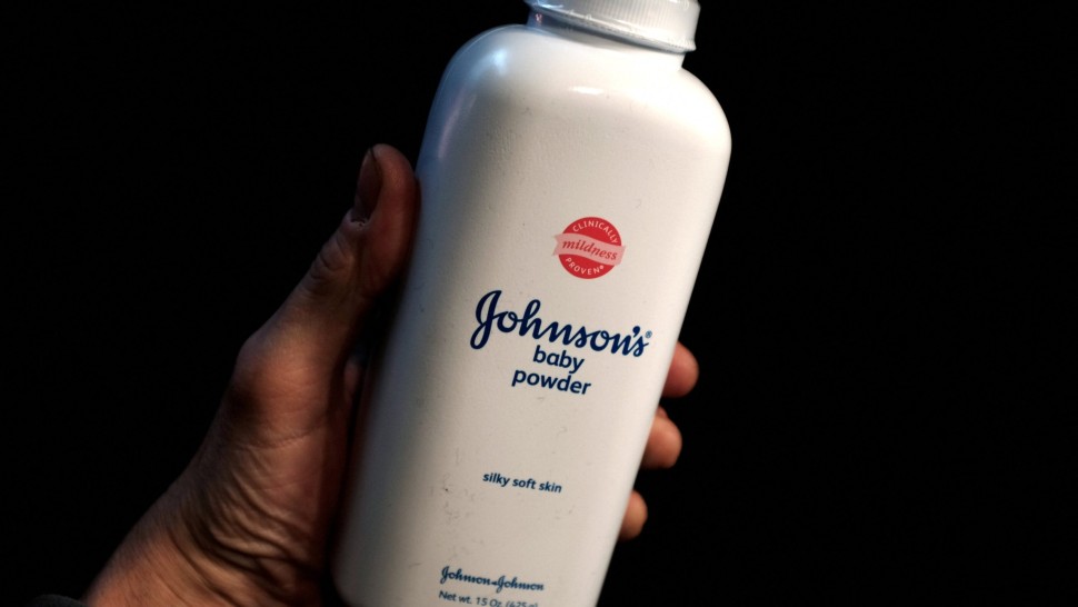Johnson  Johnson obligată să plătească 19 milioane de dolari unui bolnav de cancer în procesul privind pudra pentru copii