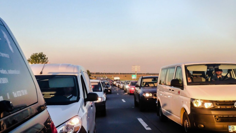 Trafic de coșmar la ieșirea din țară. S-au format cozi la Podului Prieteniei pe sensul Giurgiu-Ruse
