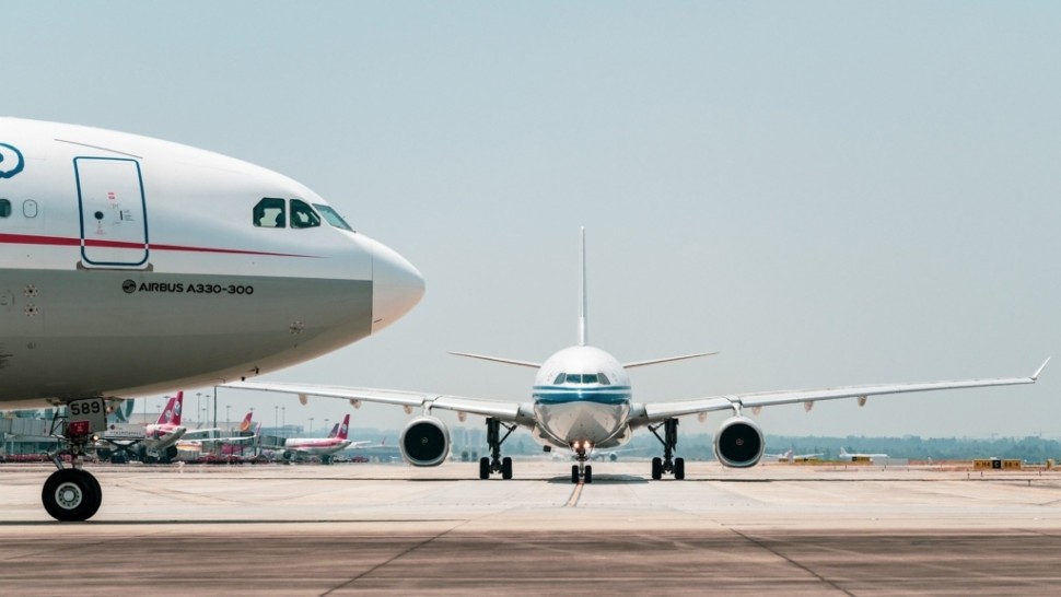 Aterizare de urgență pe Aeroportul Otopeni în urma unei alerte cu bombă. Anunțul SRI