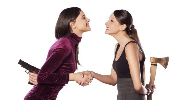 De ce este bine să bârfești uneori. Ce spun experții despre efectul psihologic