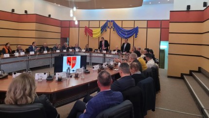 Bugetarii care primesc spor de hemoroizi pentru că stau prea mult pe scaun. Vom fi ţinta glumelor şi ironiilor la nivel naţional