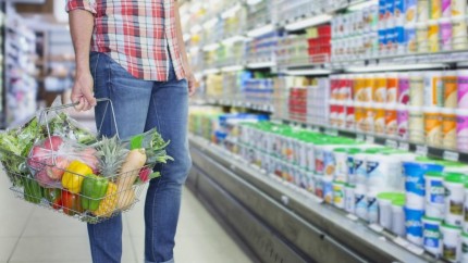 Legea care obligă toate magazinele din România să vândă aceste produse la reducere promulgată Gata cu risipa alimentară