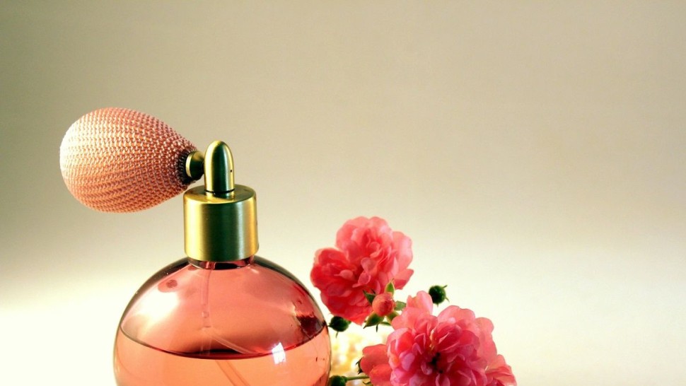 Care este diferența dintre parfum și apă de parfum