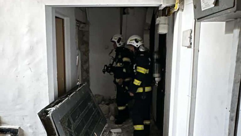 Explozie puternică într-un bloc de pe Șoseaua Berceni din Bucureşti. Un om este rănit 40 au fost evacuaţi