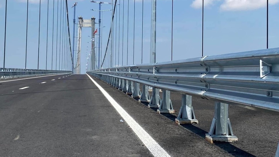 Podul peste Dunăre de la Brăila se scufundă. Tasările au depășit 10 centimetri