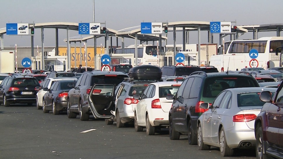 Aglomerație la Vama Nădlac. Cât au de așteptat românii care pleacă în vacanță cu mașina