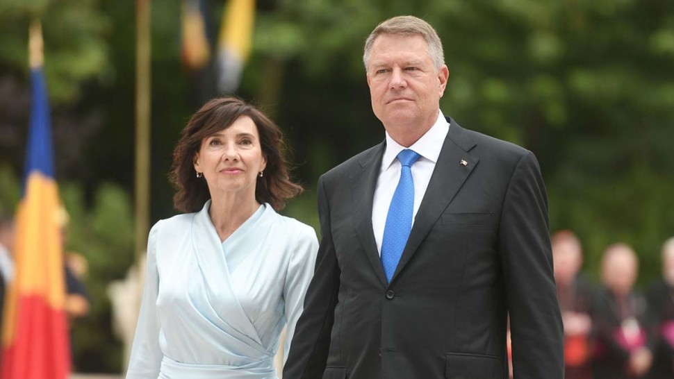 Unde s-au fotografiat Carmen și Klaus Iohannis Au fugit de căldura din București