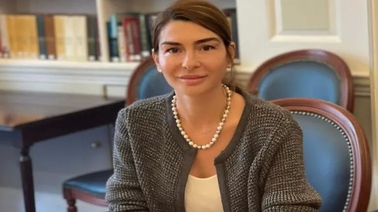 Laura-Nicoleta Nasta a fost numită șefă la consulatul general din Bologna. Este doctor în economie şi a fost director general în cadrul ANAF