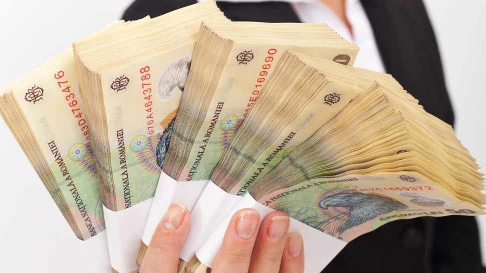 Taxe mai mari pentru afacerile mici. Antreprenorii în război cu Guvernul