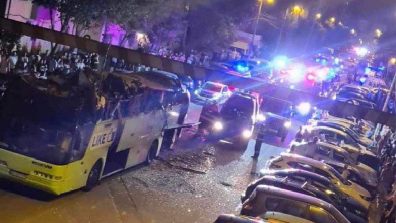 Un autocar cu 40 de ucraineni a intrat într-un limitator de înălțime în Năvodari. A fost activat Planul Roșu de Intervenție