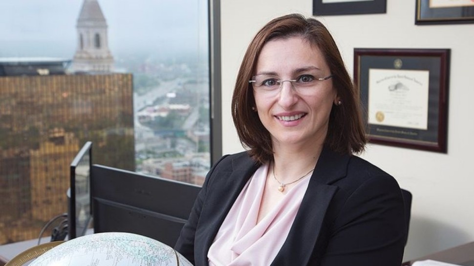 O româncă a fost declarată cel mai bun avocat din Connecticut SUA. Povestea de succes a Danei Bucin din Reghin