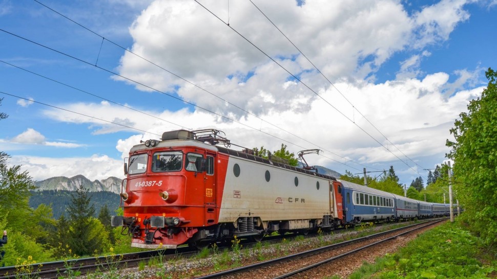 Ireal. Trenul IR Cluj Napoca - București Nord a rămas fără ușă în mers