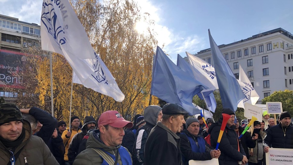 Protestul sindicaliștilor din comerț în fața Ministerului Muncii. Care sunt principalele revendicări