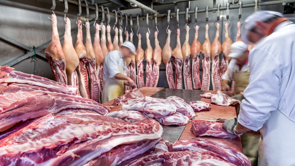 Carnea de porc din România dispare de la zi la zi din galantare. 80 consumăm din import