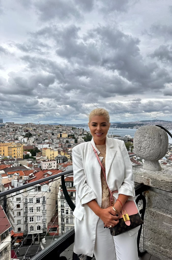 Artista din România care „a spart” 2000 de lei pe baclava, in Istanbul 