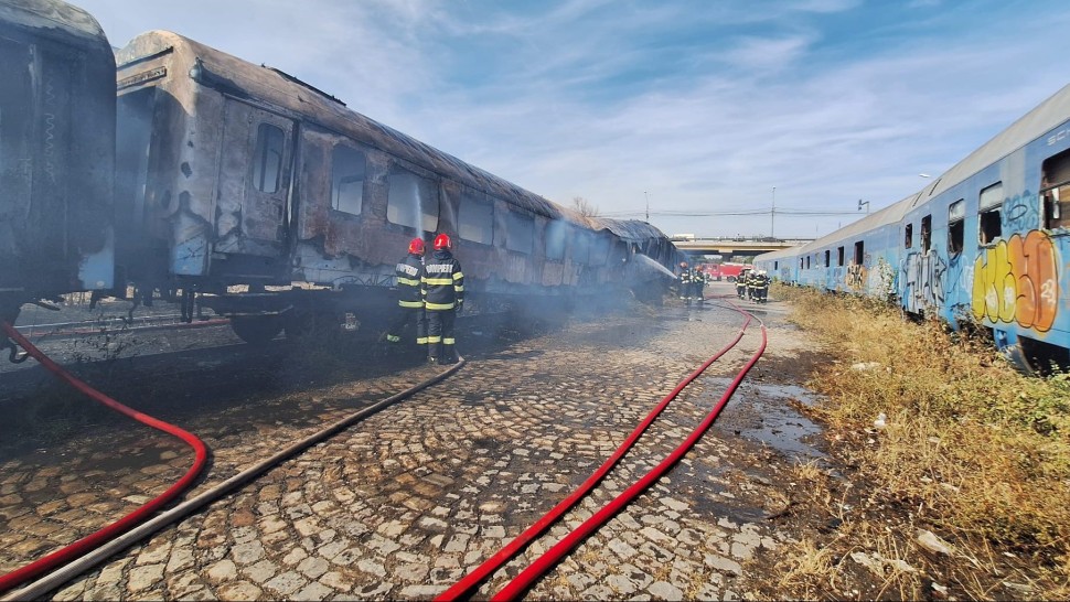 Incendiu puternic în Gara de Nord. Fum gros pe Podul Grant | GALERIE FOTO UPDATE