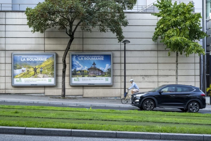 România, promovată turistic la Paris! Peste 100.000 de euro pentru panouri publicitare și autobuze colantate timp de 20 de zile