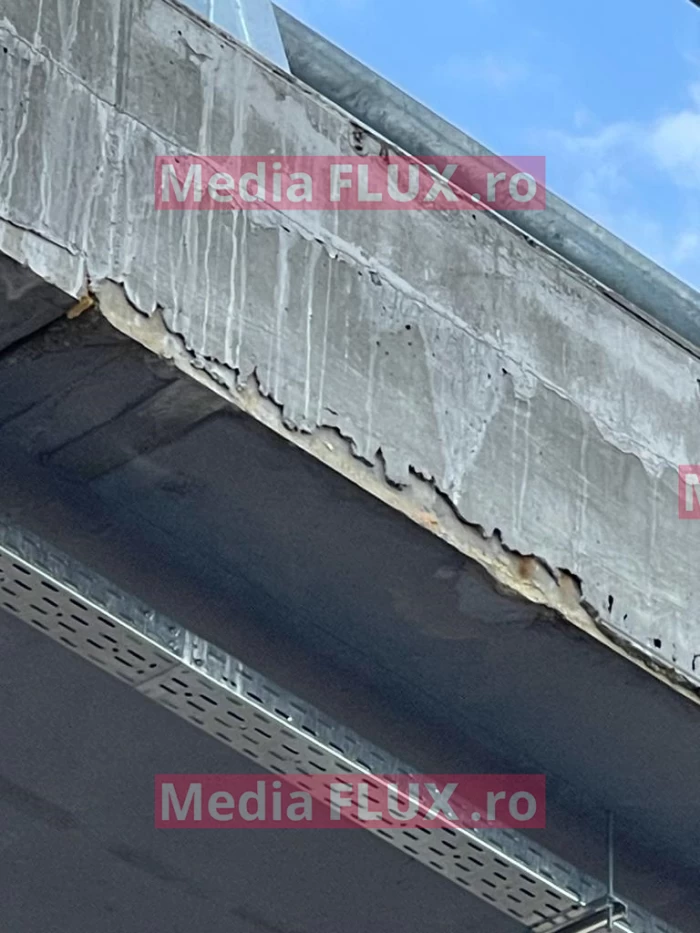 Cade tencuiala de pe Pasajul Doamna Ghica înainte de inaugurare