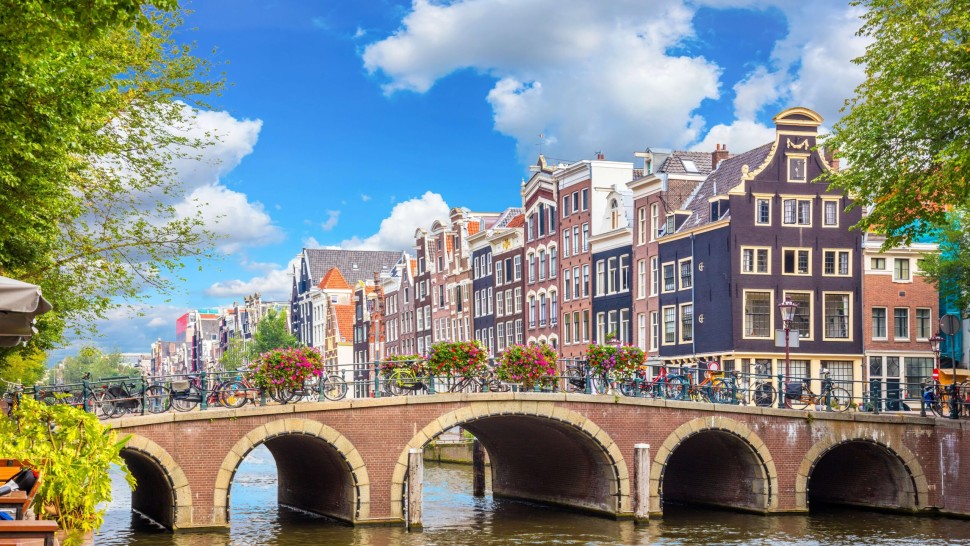 Viața în Amsterdam. De ce te-ai muta în capitala Olandei țara lalelelor