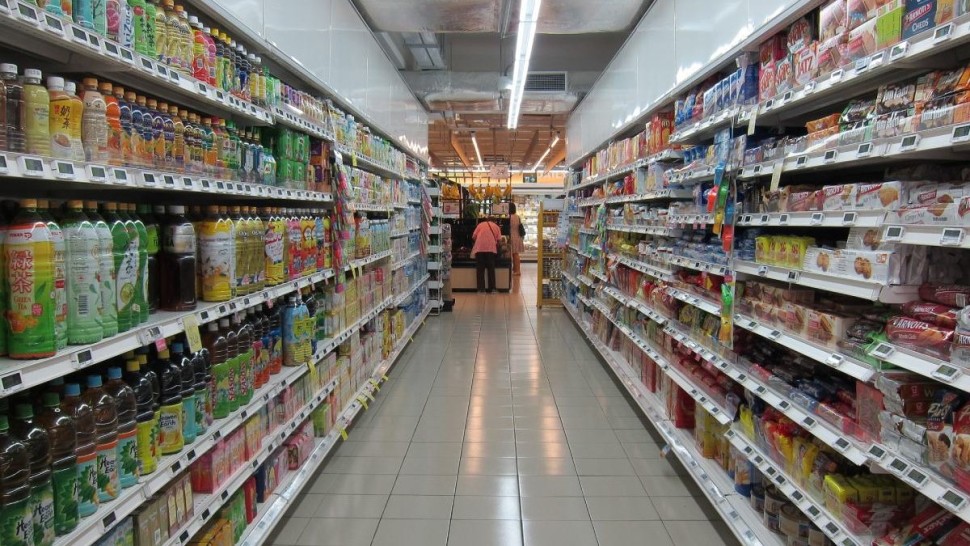 Plafonarea adaosului comercial pentru alimentele de bază ar putea fi prelungită. Un nou produs intră pe listă