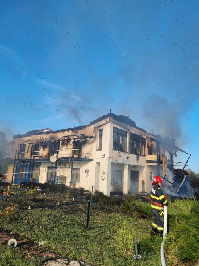 Casa de vacanță a lui Miron Mitrea, incendiată